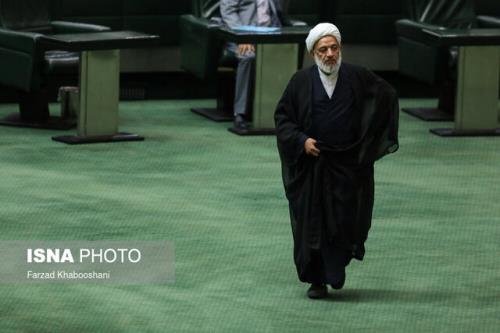 فیس بوک به علت رها بودن در کشوری چون آمریکا هم مورد انتقاد است