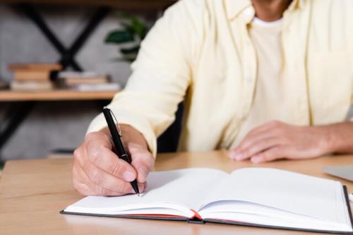 برای ویراستاری باید چه کتاب هایی را مطالعه کرد؟