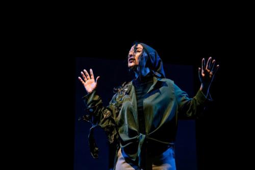 روایتی سوررئالیستی از سوگ و سکوت اینجا همه عزادارند