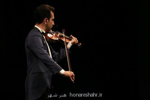 رسانه ملی به اندازه ی خواننده ها به نوازنده ها هم بها دهد