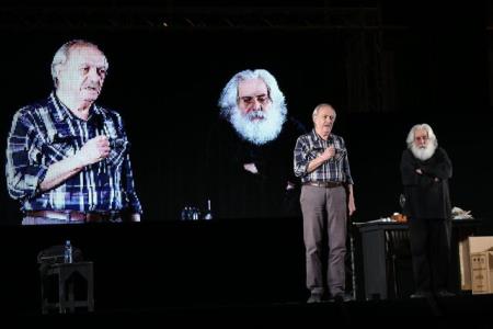 خالق سربه داران نمایش عشق روزهای كرونا را افتتاح نمود