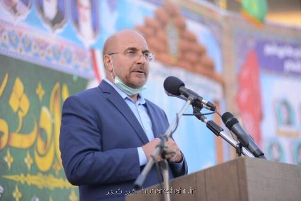 اهل گفتگو هستیم اما در مقابل زورگویی دشمن می ایستیم